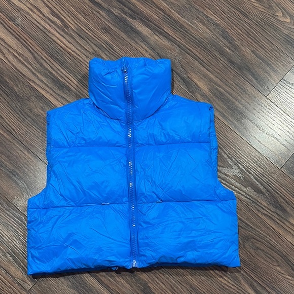 Vibrant Crop Blue Puffer Vest (size small with 2 pockets) - Picture 2 of 4